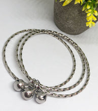 Cargar imagen en el visor de la galería, SLV BALL WIRED BANGLE
