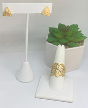 Cargar imagen en el visor de la galería, GD TRIANGLE STUD ER
