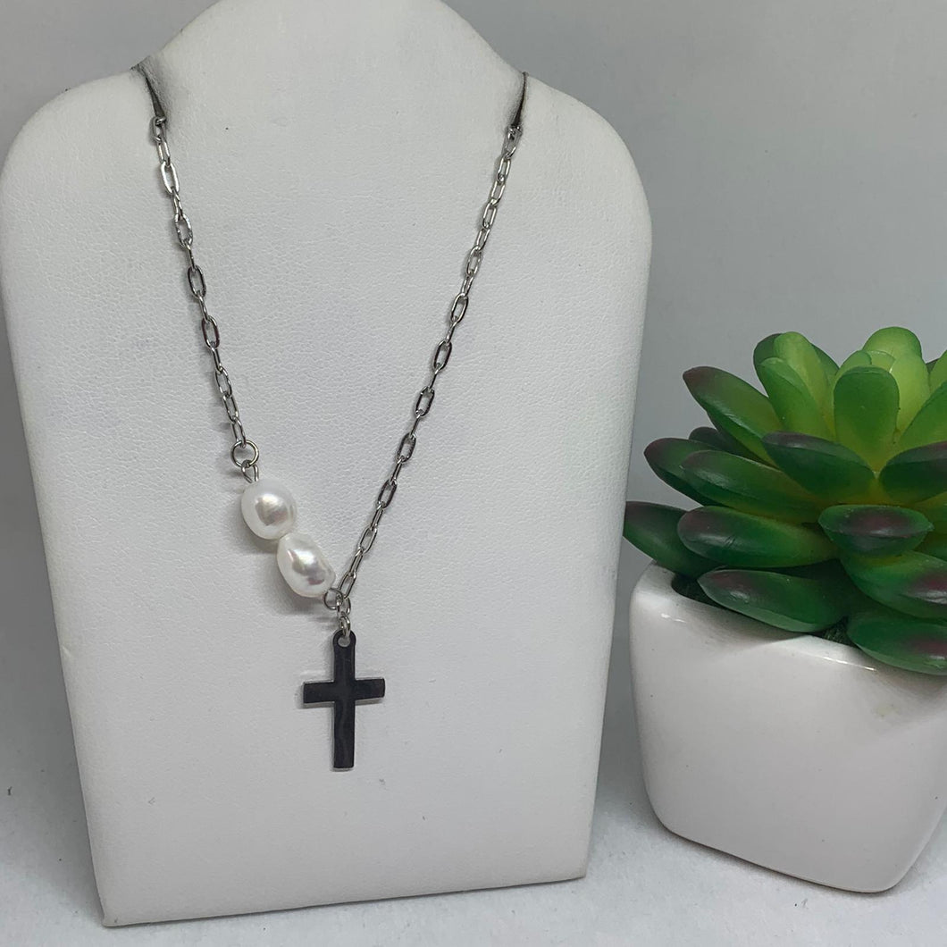 Cadena Cruz con perlas